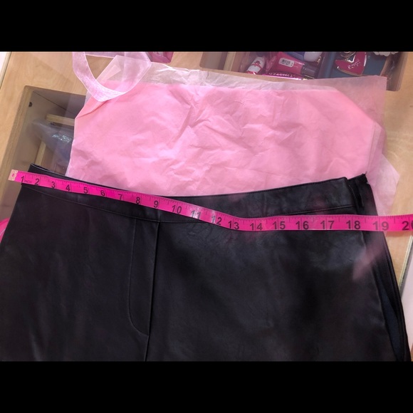 Victoria’s Secret Faux leather Shorts NWOT NOTE 3 small spots shorts are unworn - Picture 8 of 9
